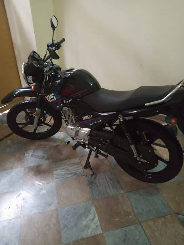 Yamaha YBR_G  Black Edition . 8