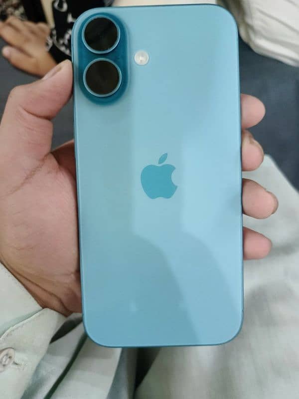 IPhone 16 green 1