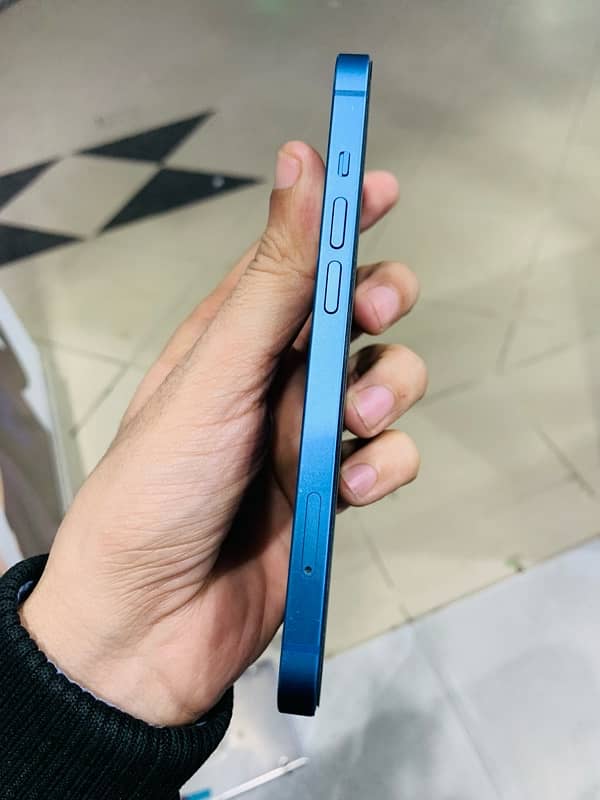 Iphone . 13.128 gb. . . pta approved. . . Blue colour. . 98%condition 2