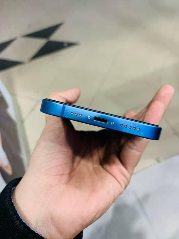 Iphone . 13.128 gb. . . pta approved. . . Blue colour. . 98%condition 3