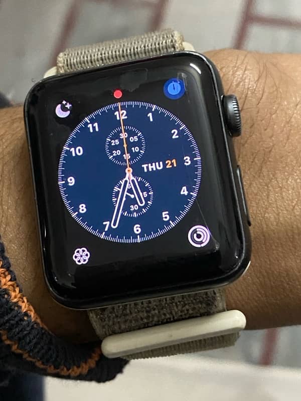 apple watch series 3 (42mm) 4