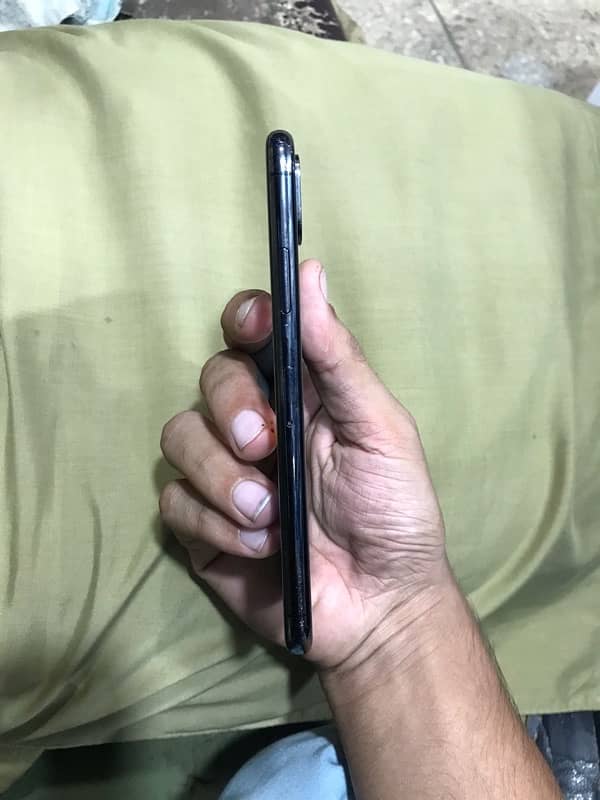 i phone x, pta approved official,64 gb,battery health 83,all ok . 4