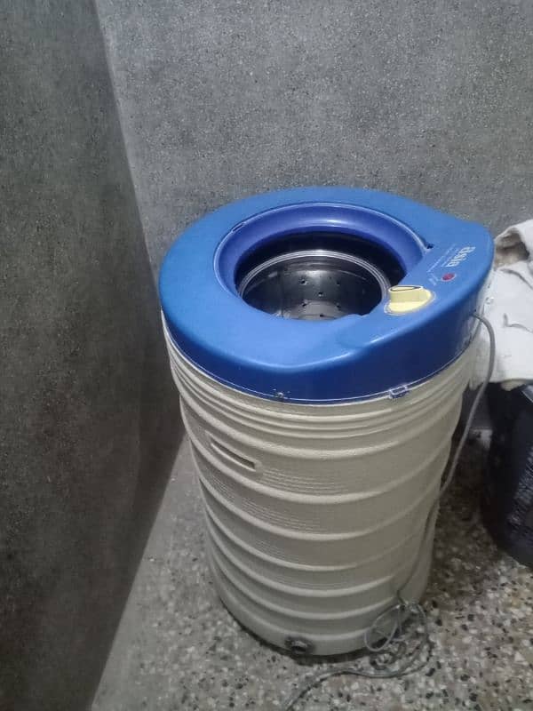 spin dryer fully working condition for sale 0