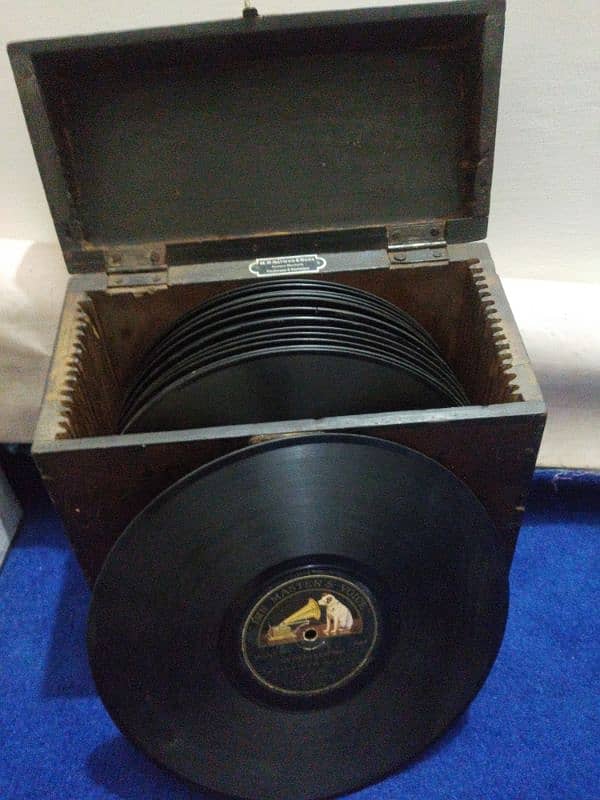 Gramophone antique records 0