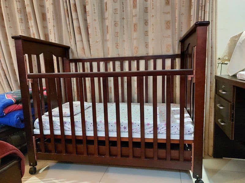 Baby cot / crib 2