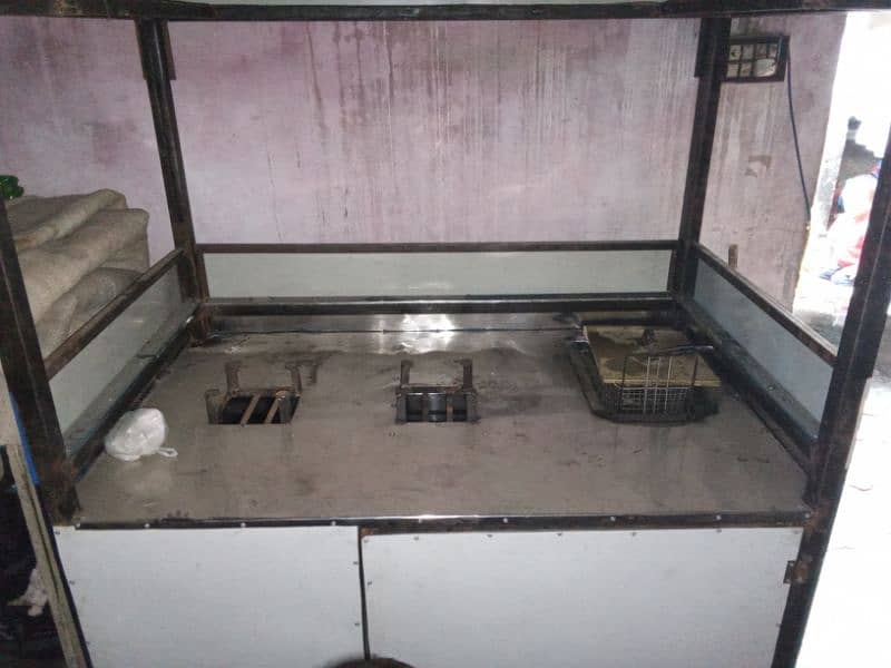 iron counter with fryer 6 litter with 2 burner 3