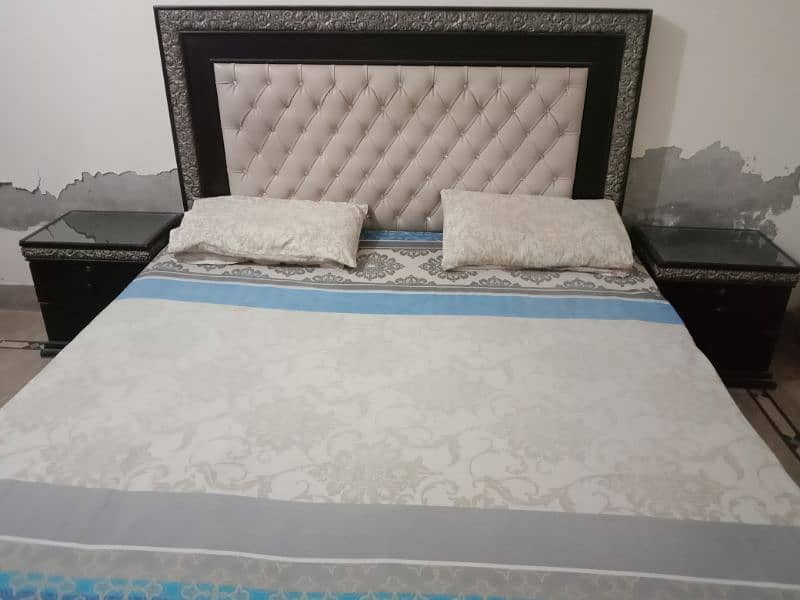 king size bed set with metres cover nhi hai metres ka. 2