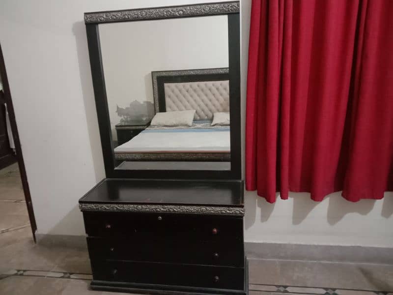 king size bed set with metres cover nhi hai metres ka. 4