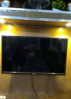 Ecostar TV 32 inch 10/9.5 condition