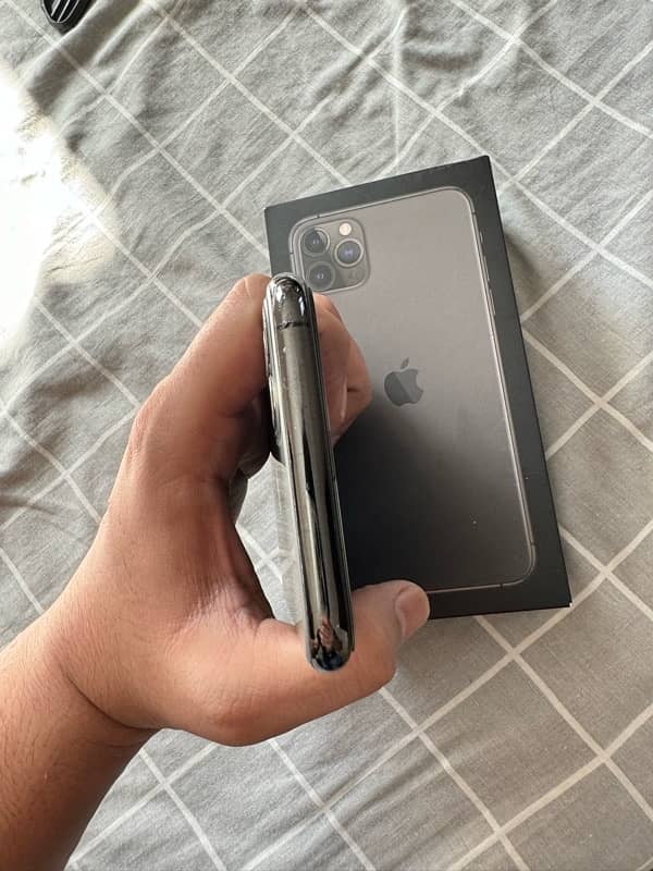 Iphone 11 pro max 256gb PTA Approved 3