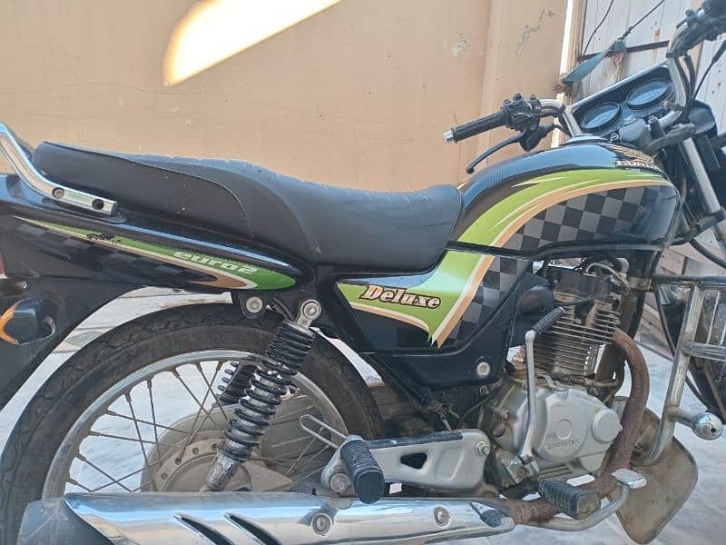 deluxe Honda 125 5