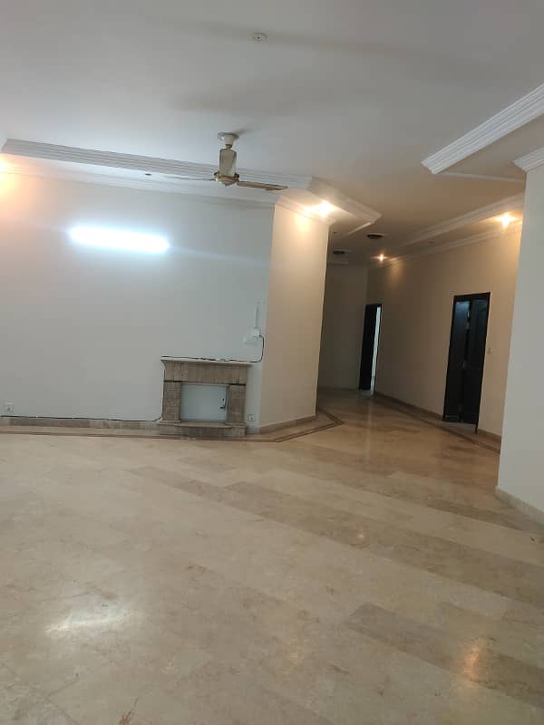 Beautiful 24 Marla upper portion available for rent in F-11 Islamabad at big and close end street, 3 bedrooms with bathrooms, drawing, dining, TVL, car porch, All miters separate, and water separate, near to park, near to markaz. 8