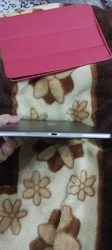 ipad Air 16GB wifi Like New Condition 1