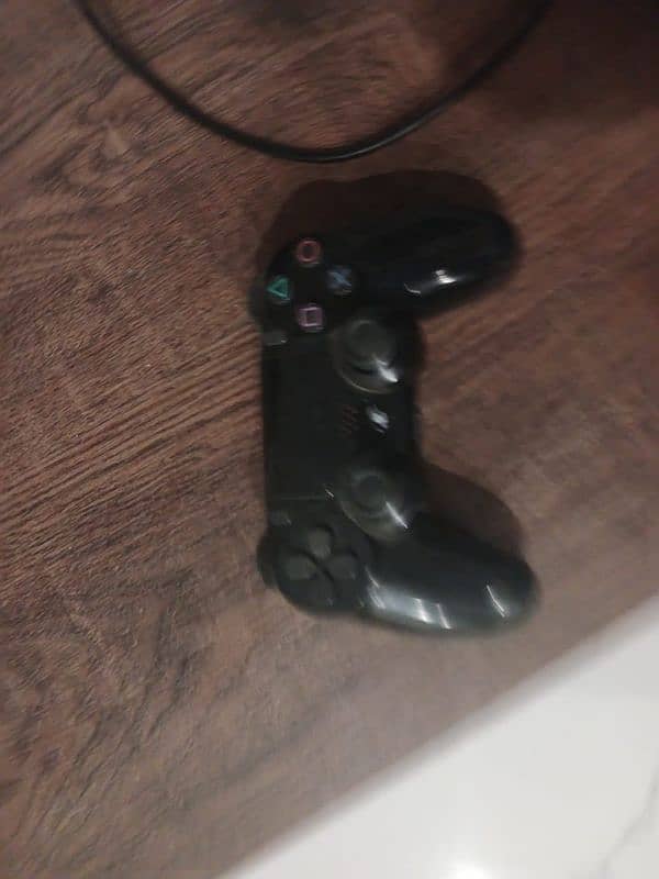 Ps4 500 GB in great condition 2