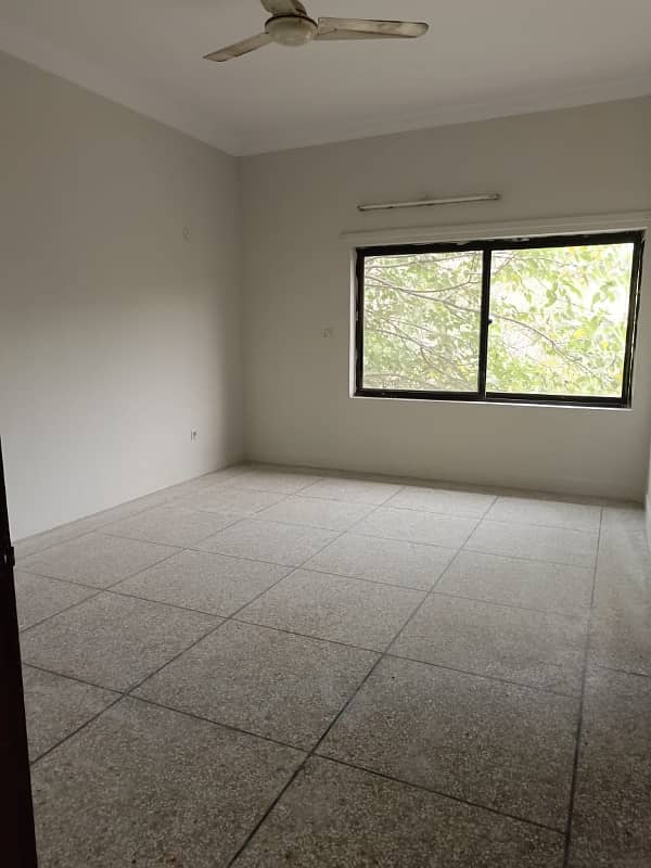 Beautiful 16 marla corner upper portion available for rent in F-11 Islamabad at big and close end street, 3 bedrooms with bathrooms, drawing dining TVL car porch, All miters separate and water separate near to markaz. 3