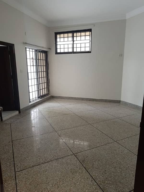 Beautiful 16 marla corner upper portion available for rent in F-11 Islamabad at big and close end street, 3 bedrooms with bathrooms, drawing dining TVL car porch, All miters separate and water separate near to markaz. 7