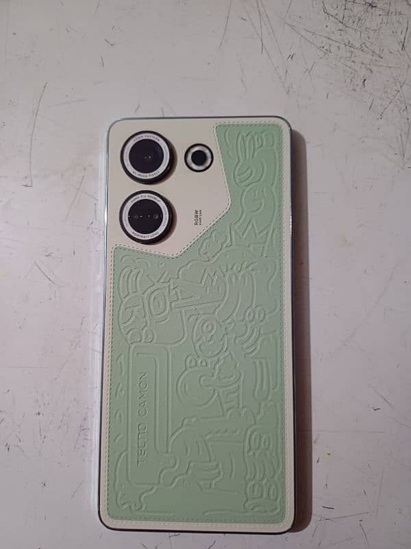 mobile bilkul new condition h 10by 10 Cammon 20 green colour 5