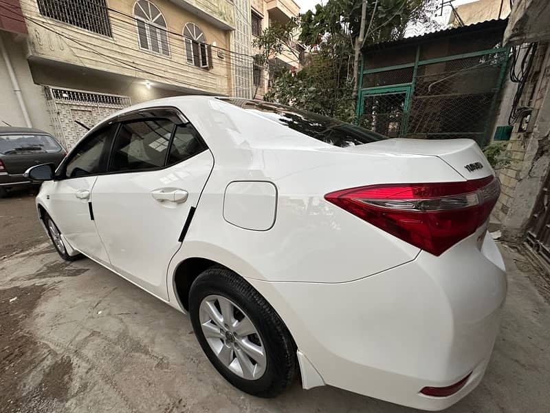 Toyota Corolla Altis 2017 4