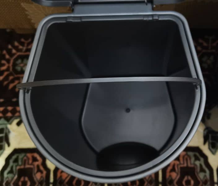 Imported Made in Uae 10 Litre paddle Dustbin with Bucket Inside 1