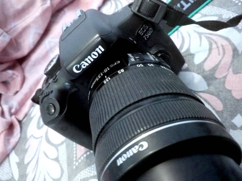 Canon 750D+ 18-135mm lense. 32 GB card+ bag 1