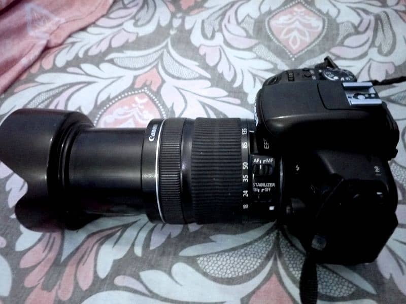 Canon 750D+ 18-135mm lense. 32 GB card+ bag 3