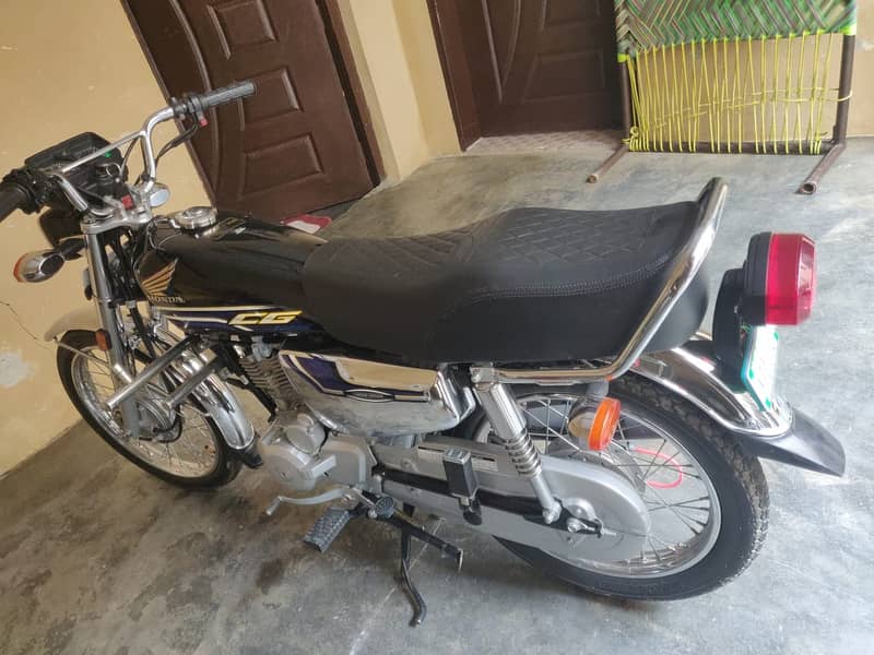 Honda CG 125 Special Edition 2024 6