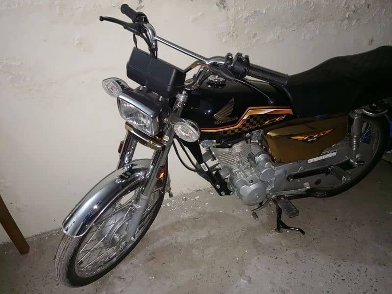 I am sailing my bike new Honda 125 golden addition urgent 0