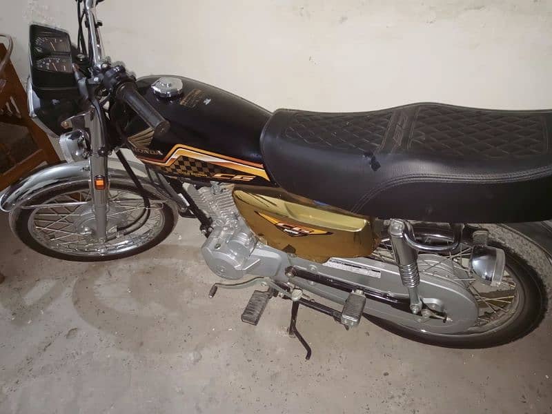 I am sailing my bike new Honda 125 golden addition urgent 3