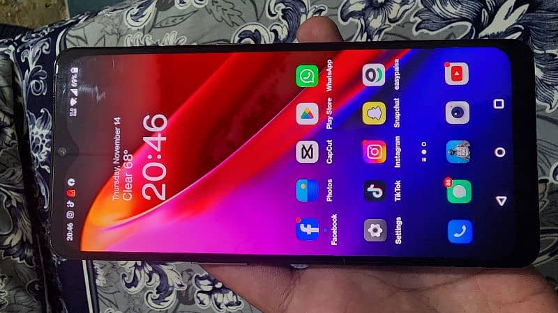 One plus 7 t.  pta approve   8+3 ram 128 gb 1