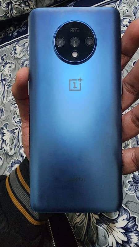 One plus 7 t.  pta approve   8+3 ram 128 gb 3