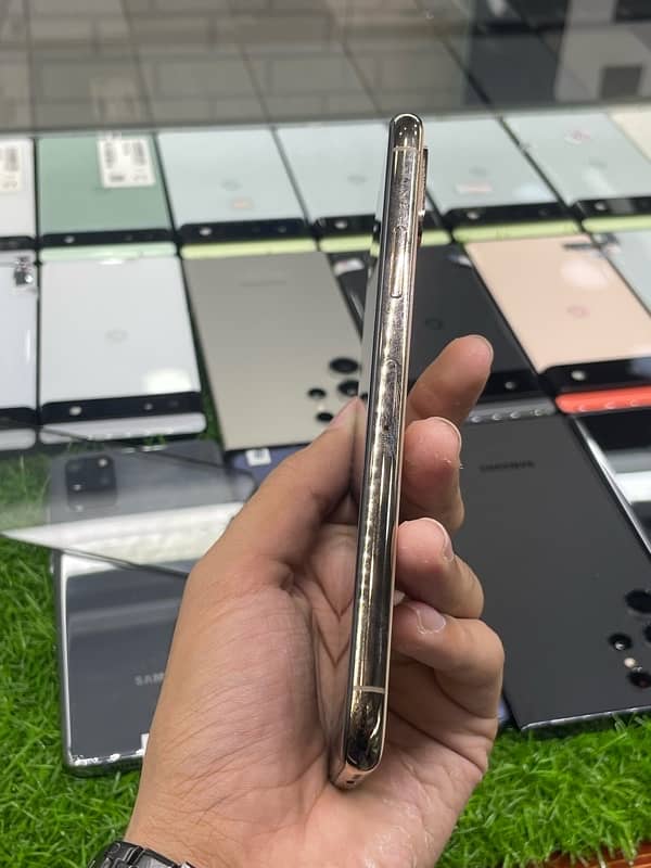 Iphone xs PTA 5