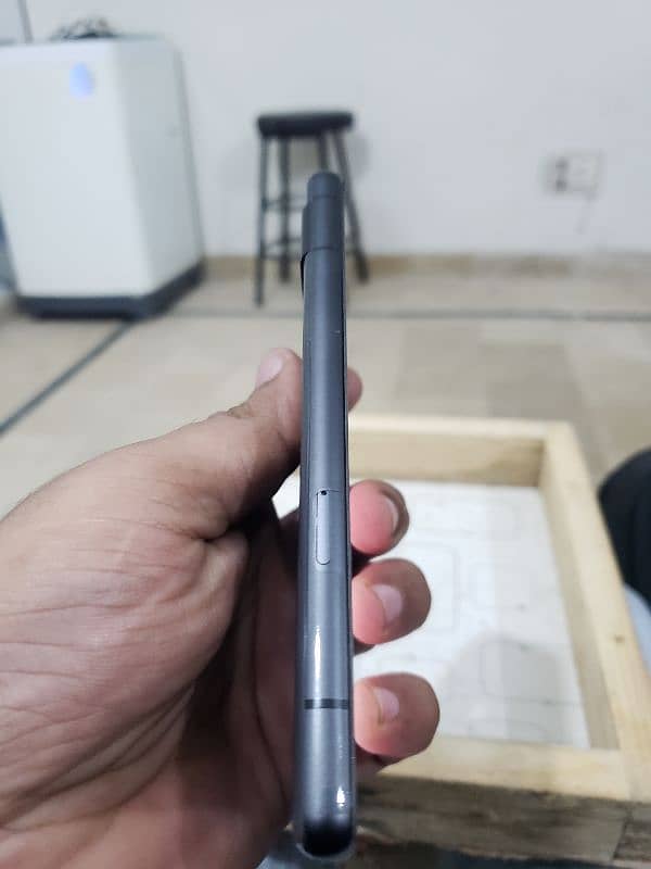 Google pixel 7a 10/10 condition 4