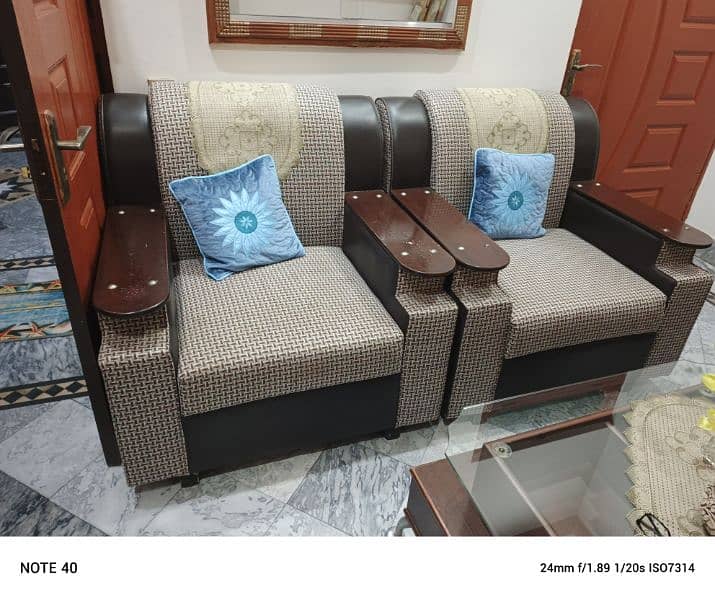 sofa set for Sale in very good  condition 0