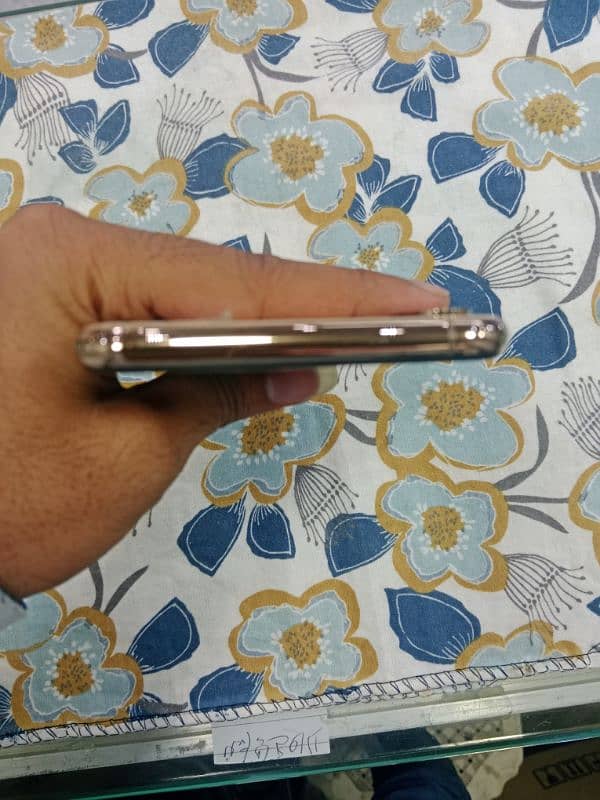 i phone XS Max 256 GB  PTA approved 10 By 9 condition water pack 5