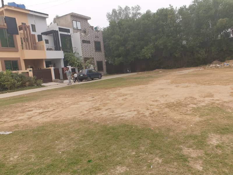 3 Marla Plot FOr Sale With Possession On Installment Main Ferozpur Road Near Central Park Lahore 0