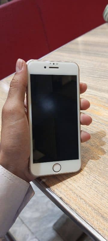 iphone 8 golden color. non pta . back breack. battery 80%. 1