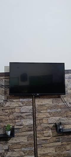 TCL   LED 32 inches