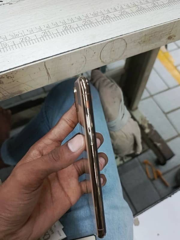 iphone xs pta approved 5