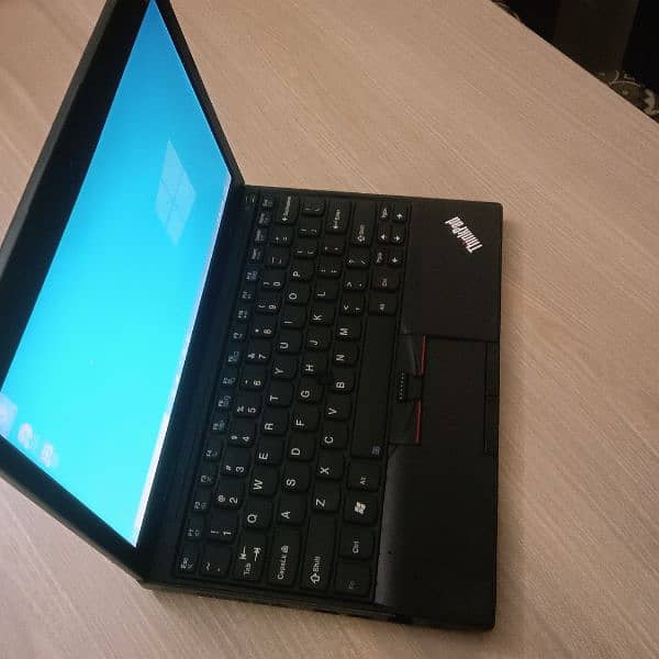 Lenovo X100e laptop win10 os 9