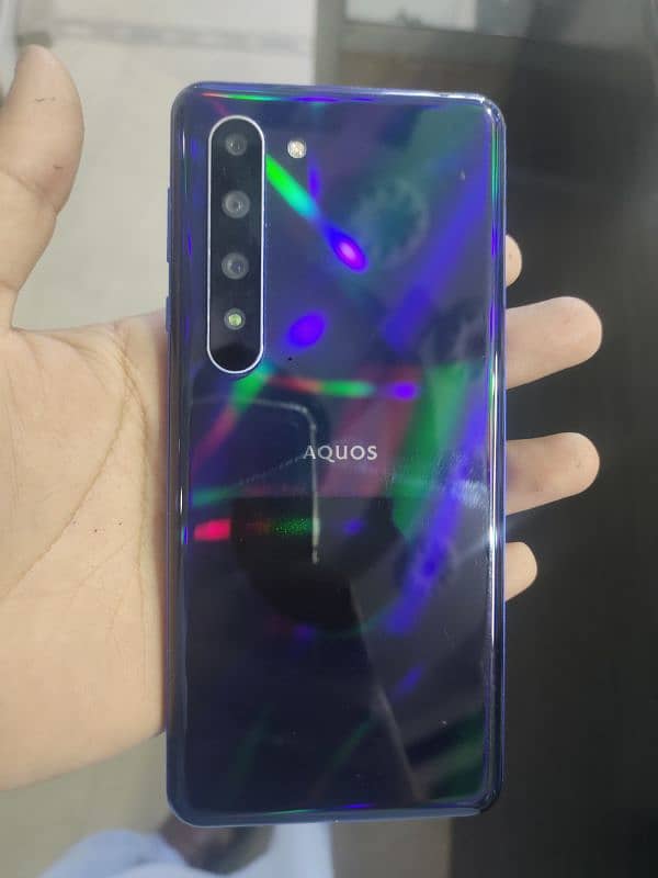 Aquos r5g 1