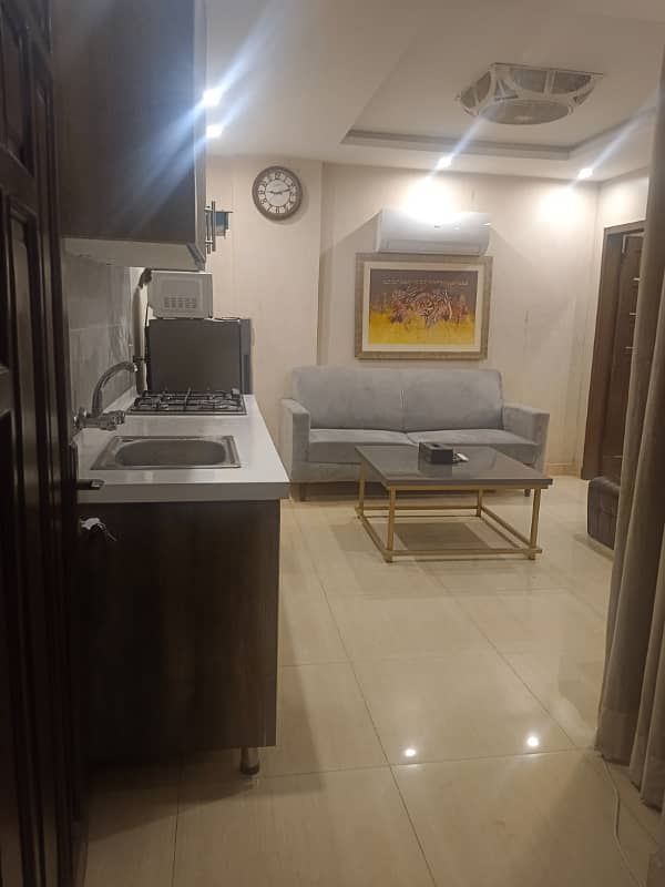 One bedroom VIP apartment for rent short time(2to3hrs) in bahria town 4