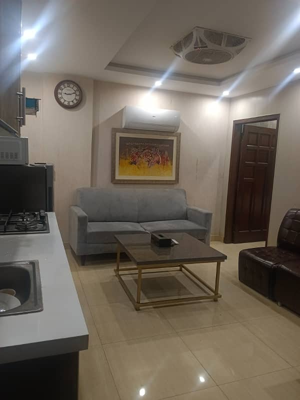 One bedroom VIP apartment for rent short time(2to3hrs) in bahria town 7