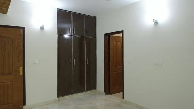 10 Marla 3 Bed Flat For Rent In Askari 11 Lahore 9