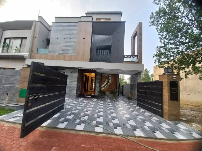 5 Marla Like New House Available For Sale In Bahria Town Lahore. 0