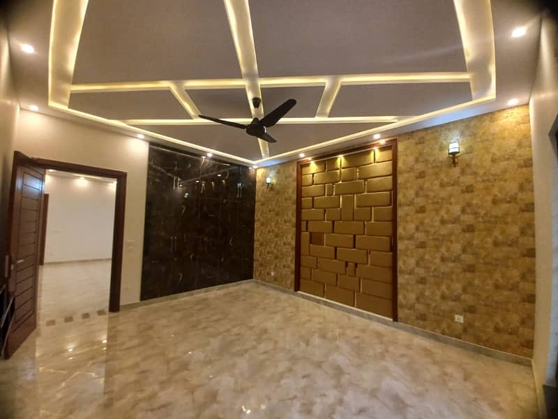 5 Marla Like New House Available For Sale In Bahria Town Lahore. 12