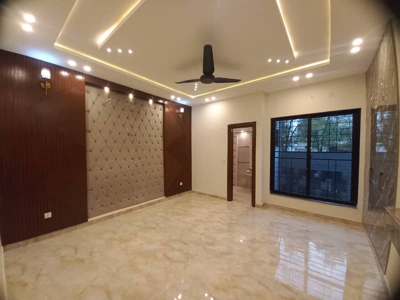 5 Marla Like New House Available For Sale In Bahria Town Lahore. 14