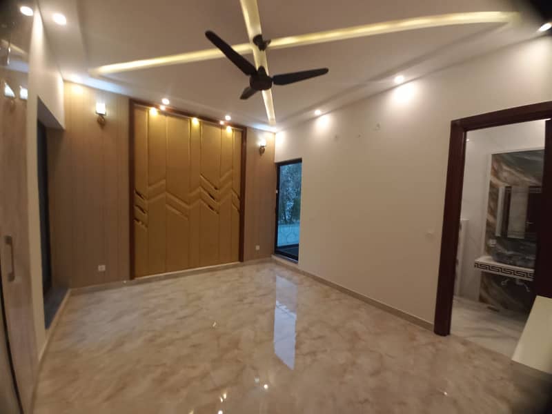 5 Marla Like New House Available For Sale In Bahria Town Lahore. 18