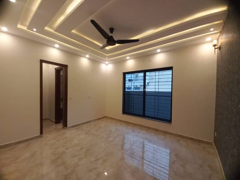 5 Marla Like New House Available For Sale In Bahria Town Lahore. 19