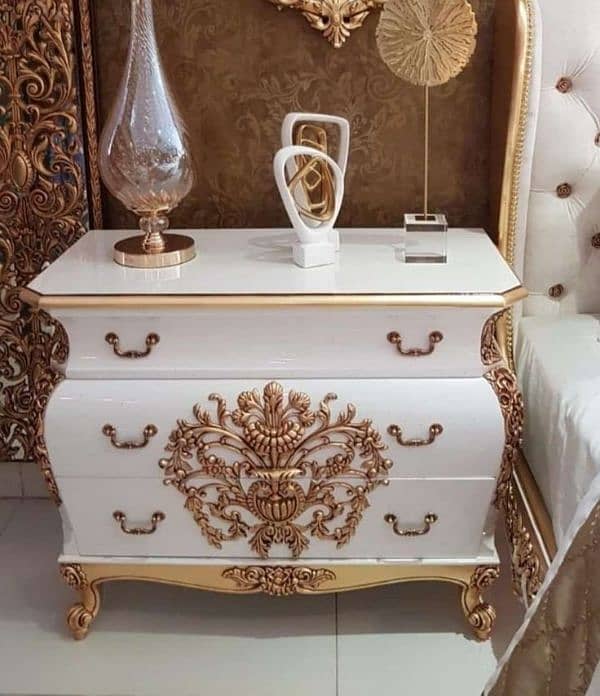 luxury king size bed/Dressing /side tables/one deewan/two mirrors 2