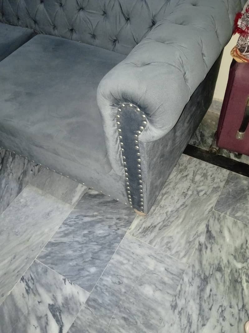 Urgent sale Sofa 0